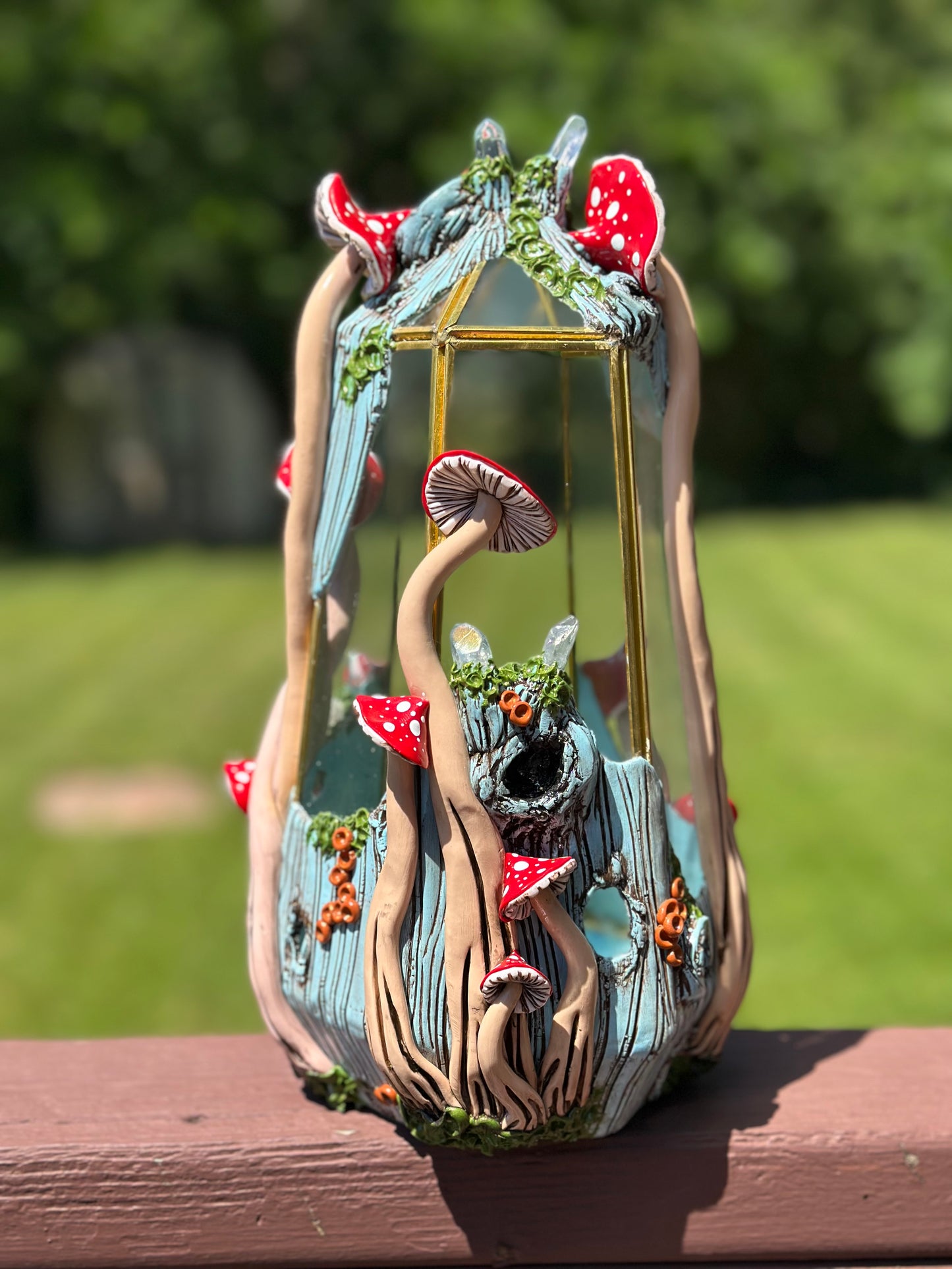 Terrarium | Skyblue Wood with Red Mushies Quartz + Quartz Clusters