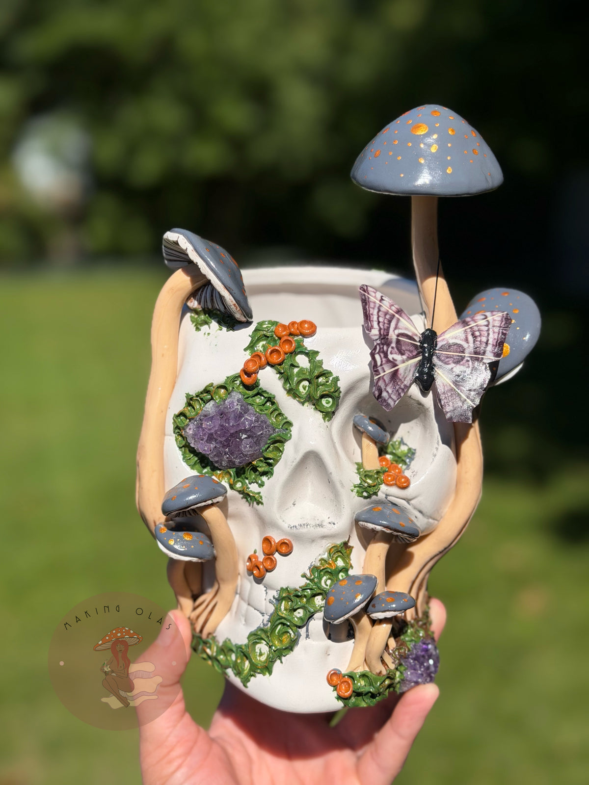 Skull Plant Pot | Gray Mushrooms + Amethyst